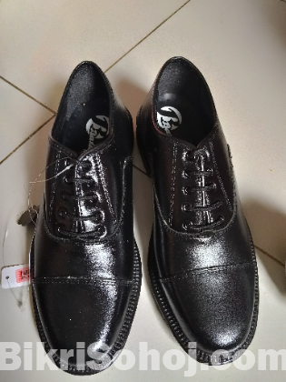 Black formal shoe
